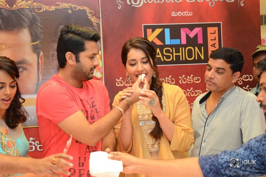 Srinivasa-Kalyanam-Team-at-KLM-Fashion-Mall